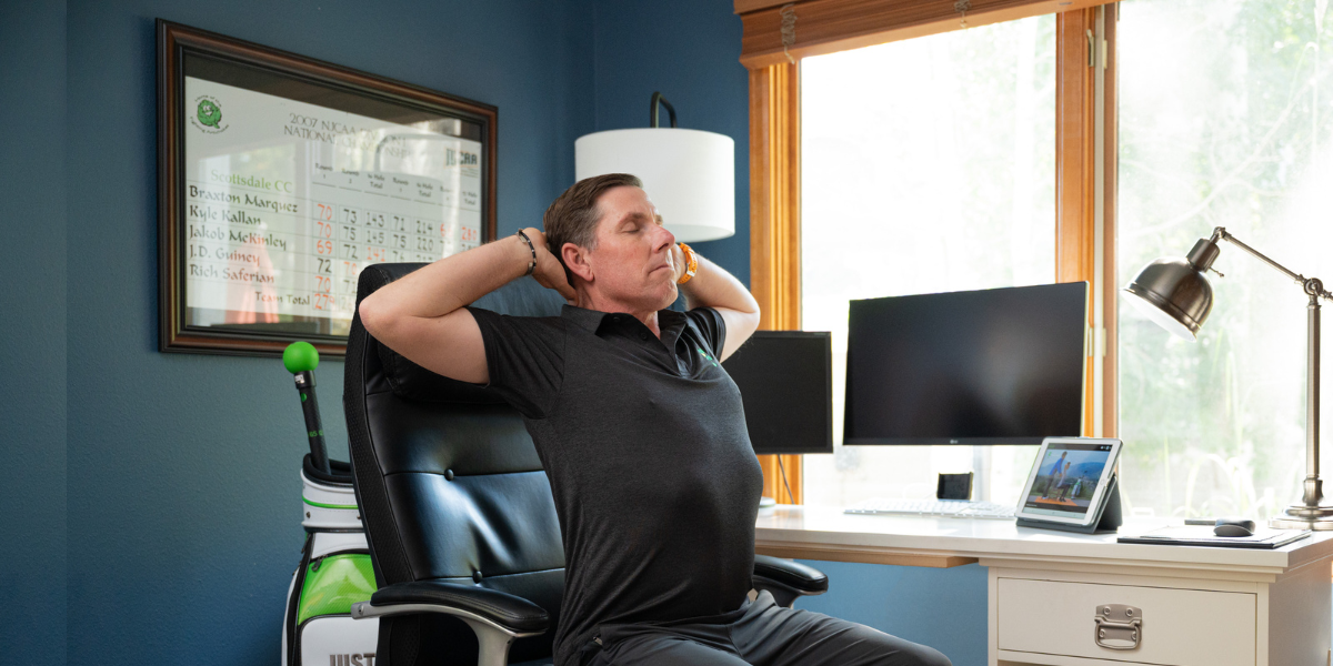 Pre-Round Warmup At Your Desk
– GOLFFOREVER